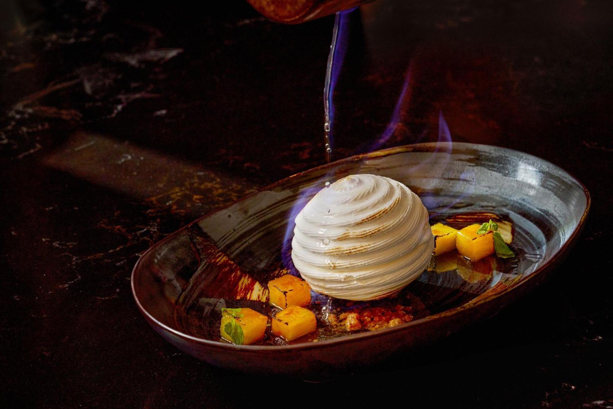 W Singapore - Sentosa Cove Εξωτερικό φωτογραφία A dessert prepared with liquid nitrogen