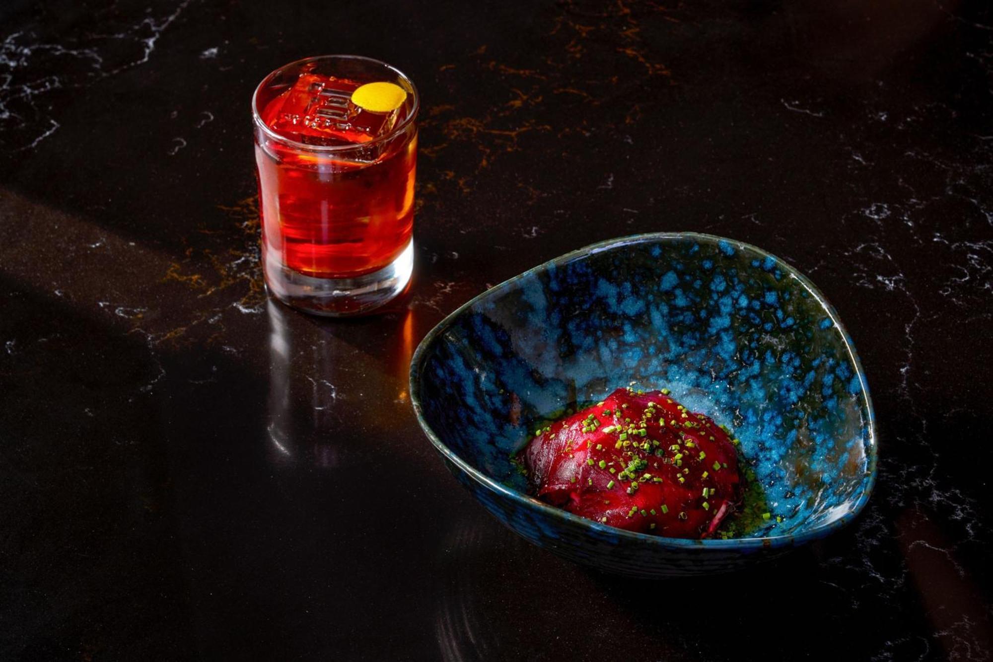 W Singapore - Sentosa Cove Εξωτερικό φωτογραφία A Negroni cocktail